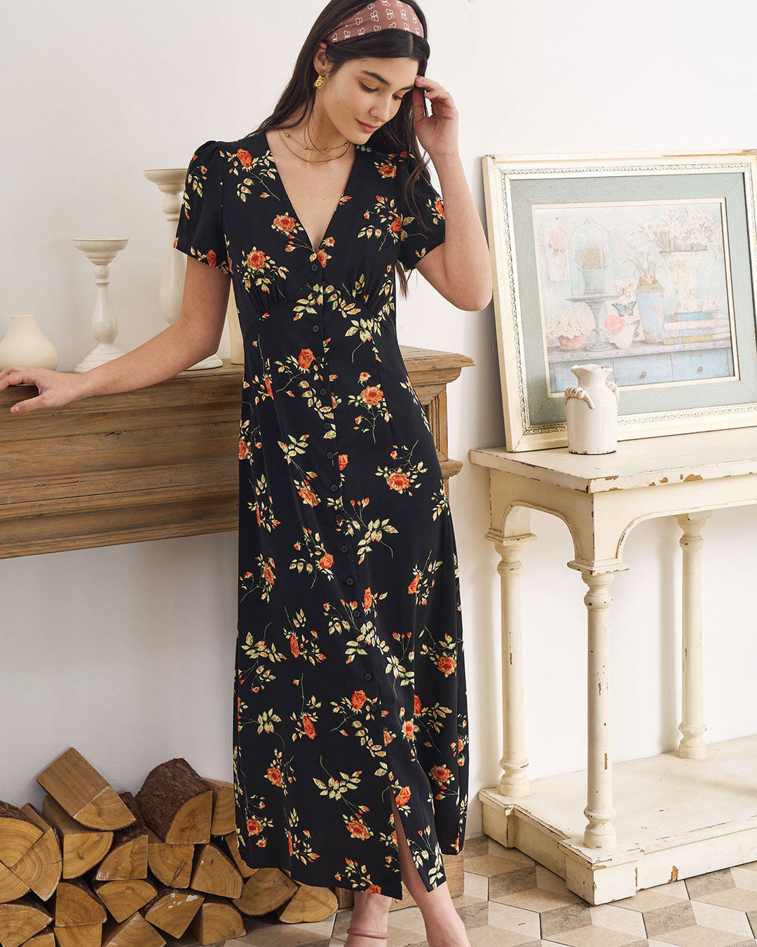 Maxi Abito Nero con Scollo a V e Maniche Corte